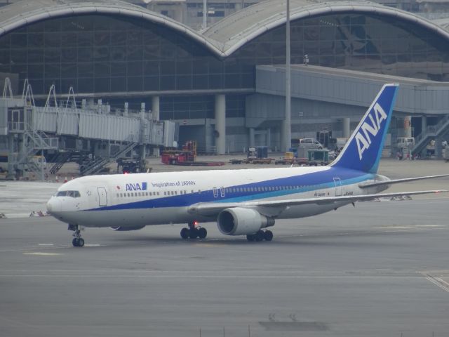 BOEING 767-300 (JA611A)