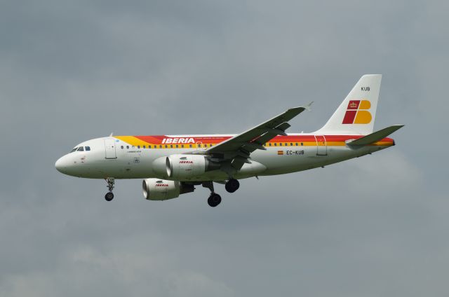 Airbus A319 (EC-KUB)