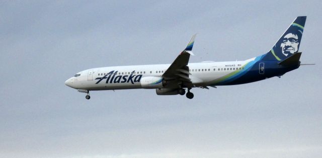 Boeing 737-900 (N413AS) - On short final is this 2020 Alaska Airlines Boeing 737-990ER in the Winter of 2023.