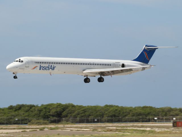 McDonnell Douglas MD-82 (P4-MDH)