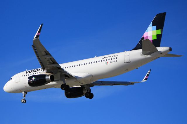 Airbus A320 (XA-VLE)