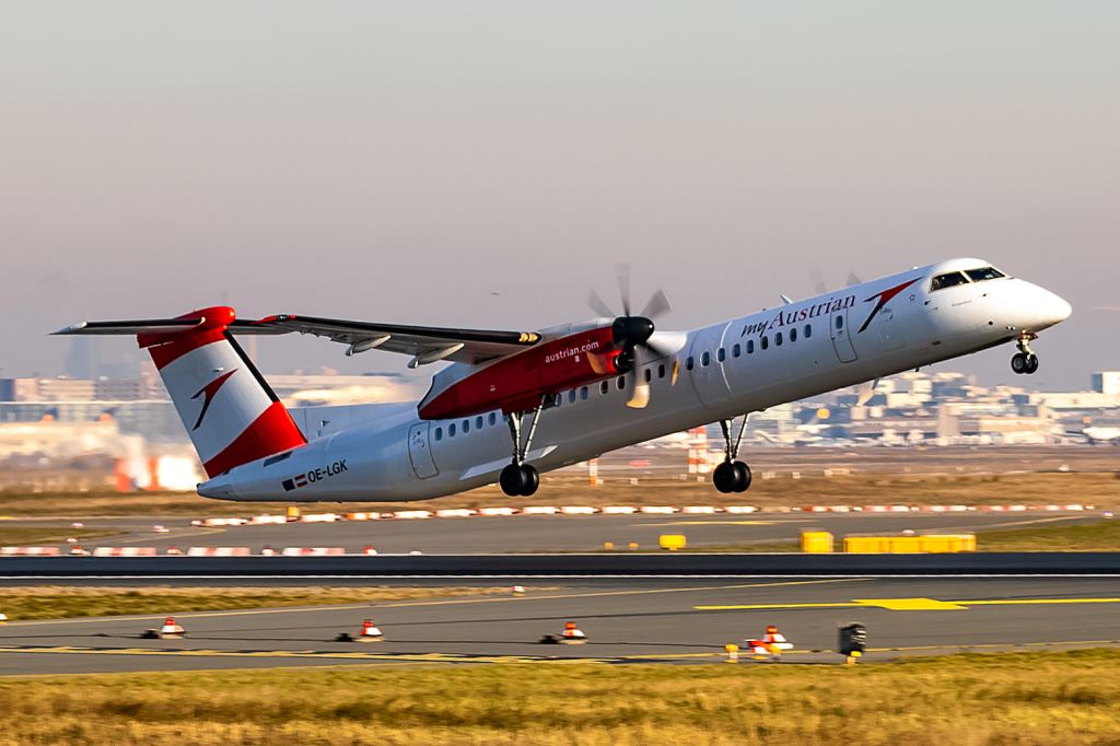 de Havilland Dash 8-400 (OE-LGK)