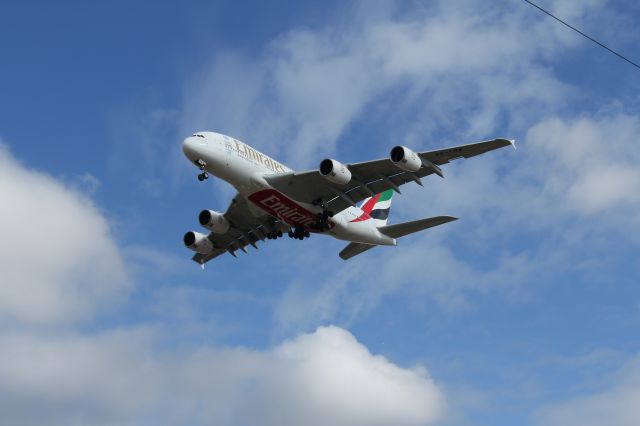 Airbus A380-800 (A6-EDW) - On finals to LHR