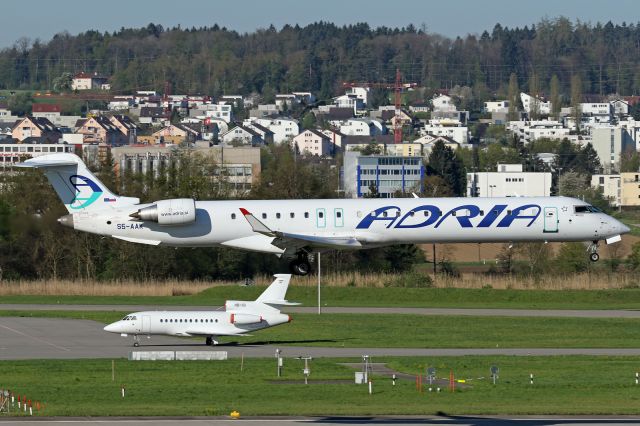 Canadair Regional Jet CRJ-900 (S5-AAK)