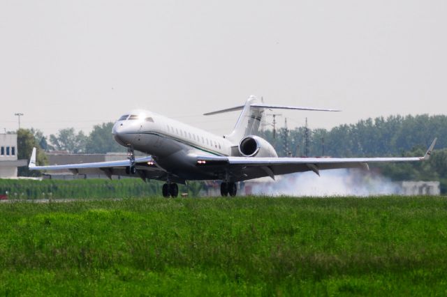 Bombardier Global Express (HB-JFE) - Bombardier Global 6000 (BD-700-1A10)