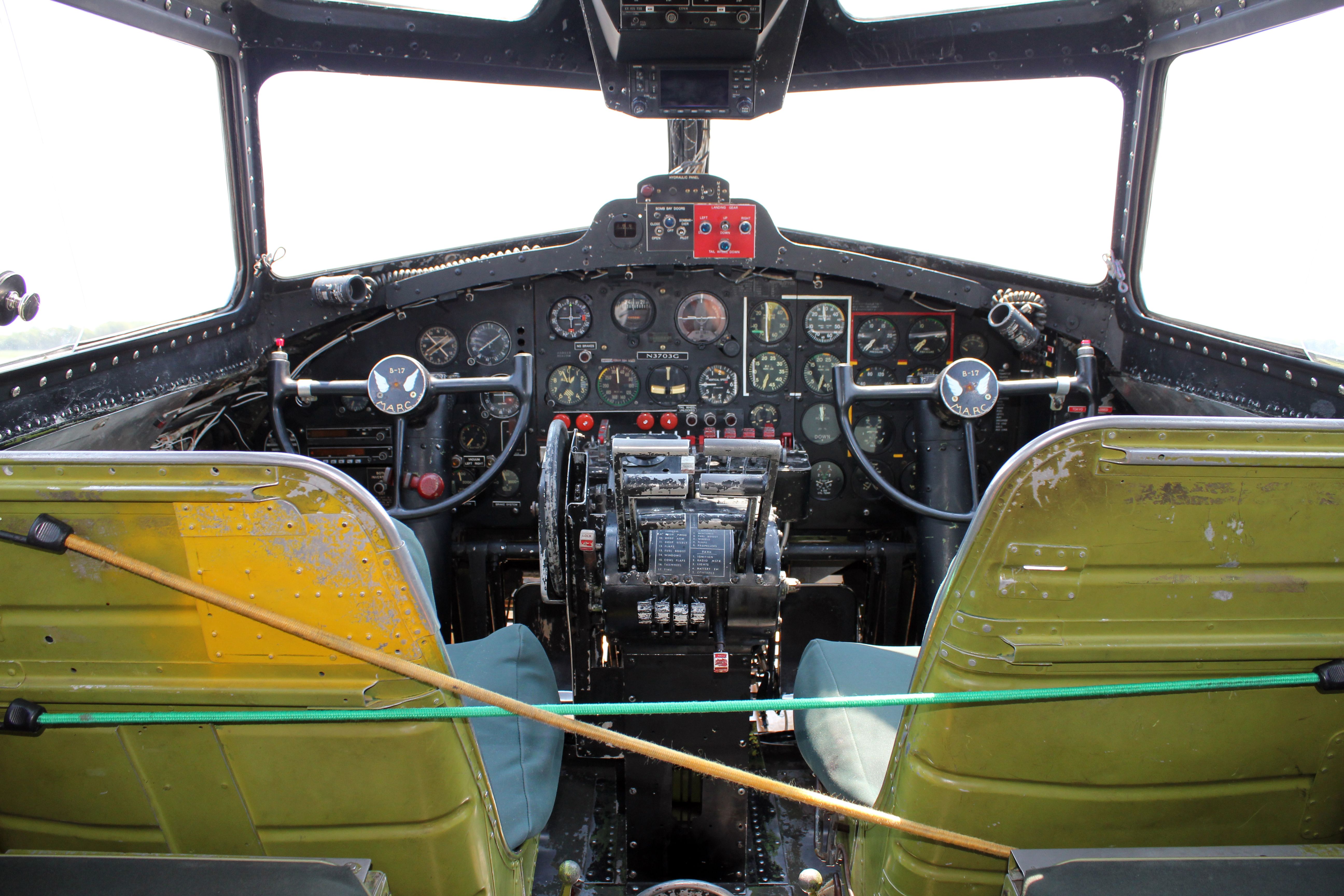 Boeing B-17 Flying Fortress (N3703G) - Memphis Belle - The Moviebr /44-83546