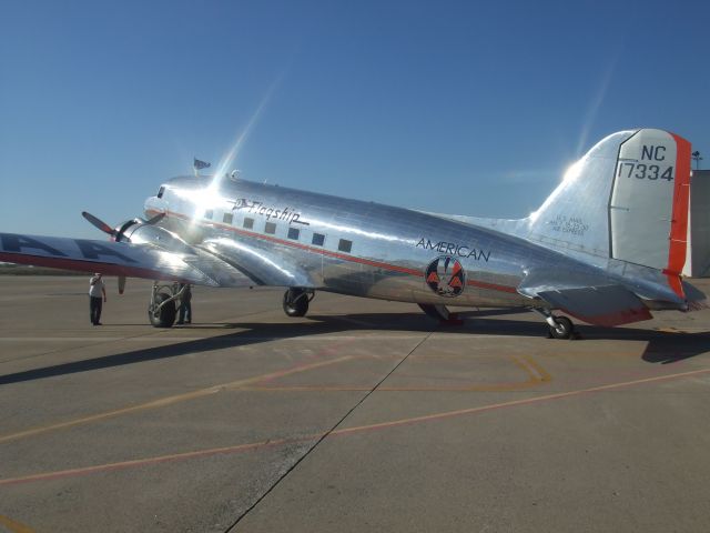 Douglas DC-3 (N17334) - Flagship Detriot at KBNA-Nashville 30 Oct 2008