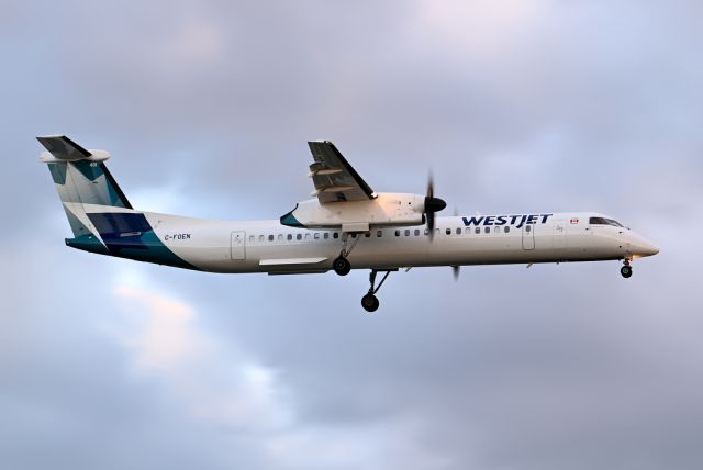 de Havilland Dash 8-400 (C-FOEN)