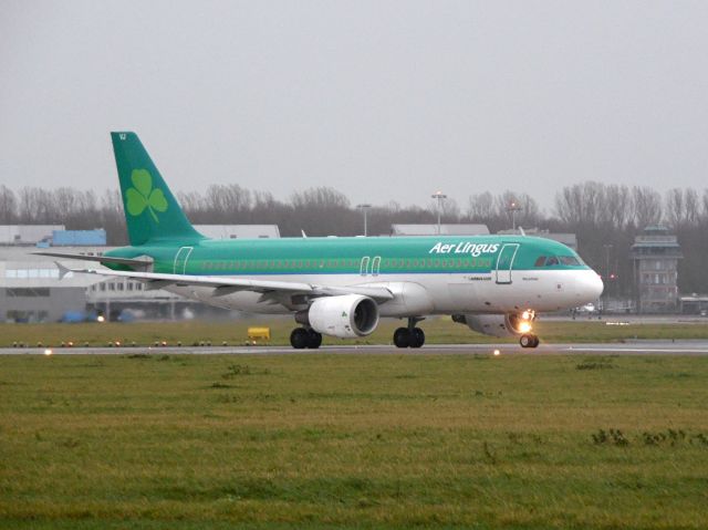 Airbus A320 (EI-DVJ)