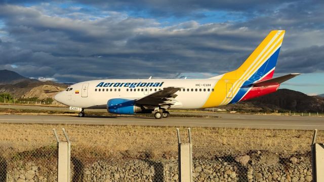 Boeing 737-700 (HC-CUH) - Listo para despegar vuelo RER870