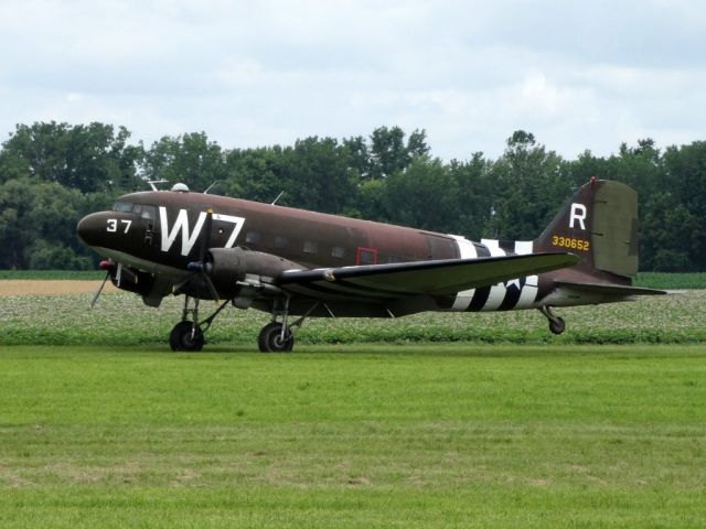 Douglas DC-3 (N345AB)