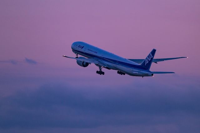 BOEING 777-300ER (JA781A)