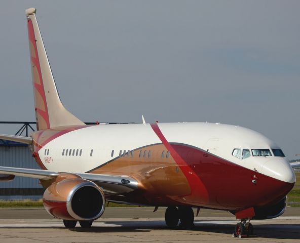 Boeing 737-700 (N888TY)