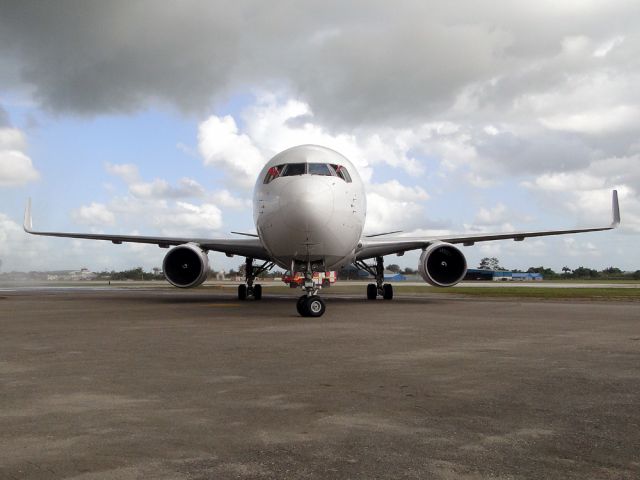 BOEING 767-300 (9Y-LGW)