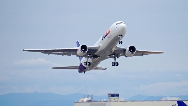 BOEING 767-300 (N149FE) - FDX9051 on rotation from Rwy 16R for its delivery flight to KMEM on 7.21.17. (ln 1127 / cn 62498).