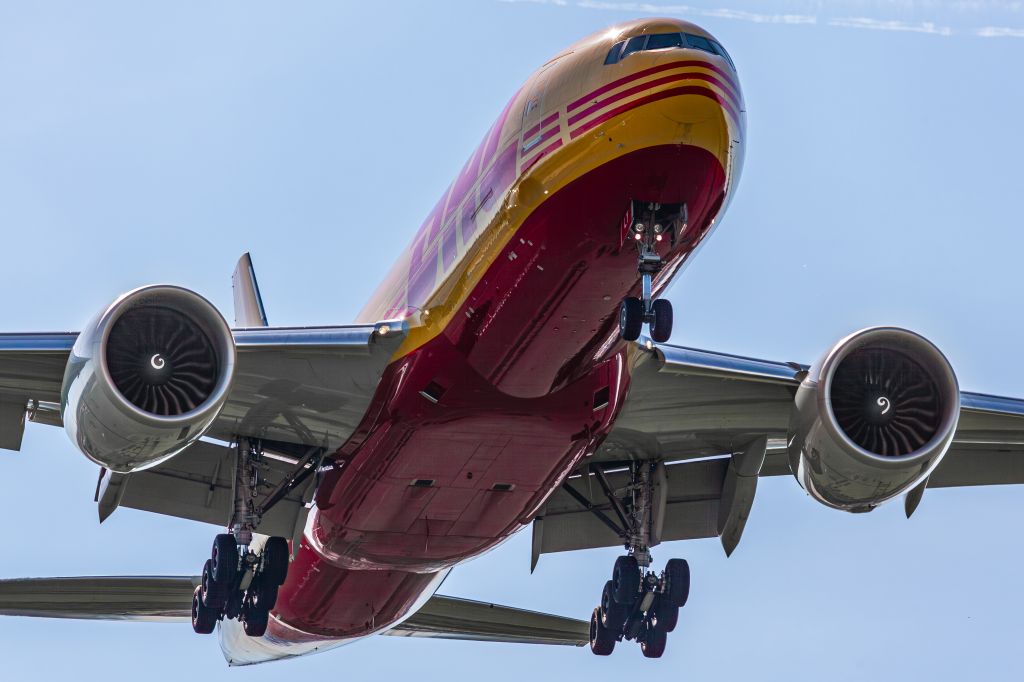 BOEING 777-200LR (G-DHLY)