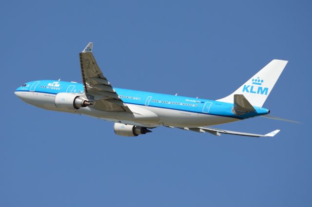 Airbus A330-200 (PH-AON) - KLM - PH-AON - A330-200 - Departing DFW(Dallas,TX USA) - 06/02/2013