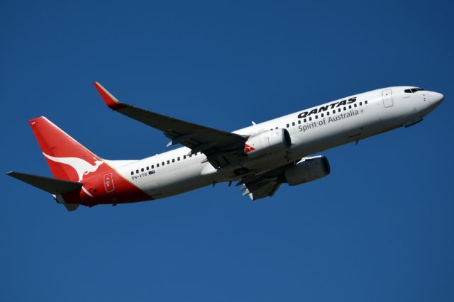 Boeing 737-800 (VH-VYG) - Getting airborne off runway 23. Monday, 14th April, 2014.