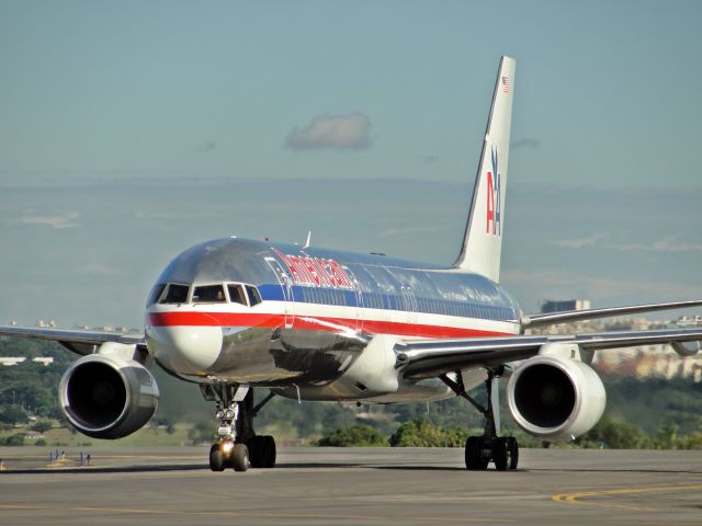 Boeing 757-200 (N197AN)