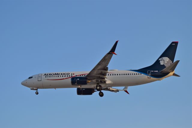 Boeing 737-800 (XA-AMN) - Boeing B737-852 XA-AMN MSN 39945 of Aeromexico  on approach to Mexico City International Airport (04/2019).