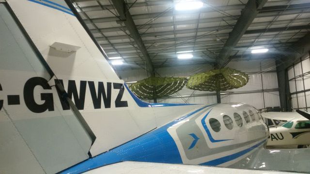 Cessna 421 (C-GWWZ)