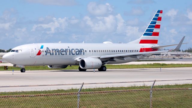 Boeing 737-800 (N806NN)