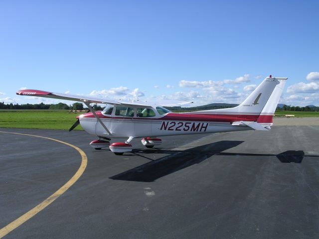 Cessna Skyhawk (N225MH)