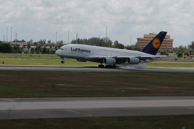 Airbus A380-800 (D-AIMC)