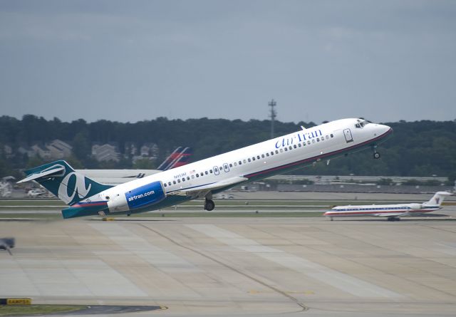 Boeing 717-200 (N957AT) - Seen at KATL on 5/15/2011.