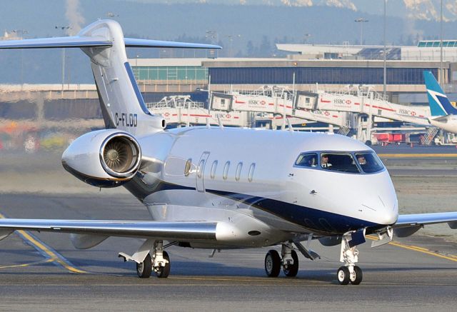 Bombardier Challenger 300 (C-FLDD)