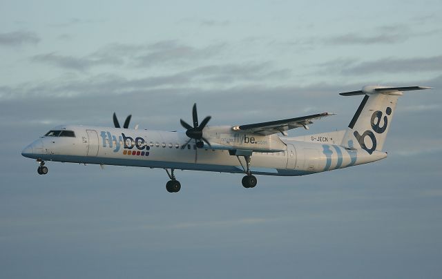 Bombardier DHC-8 — - Arrival in the early morning of Bombardier DHC-8 Dash 8 Q400 of Flybe at the  Brest-Guipavas Airport (LFRB-BES).