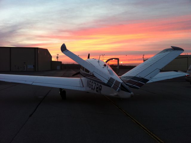 Beechcraft 35 Bonanza (N6678R)