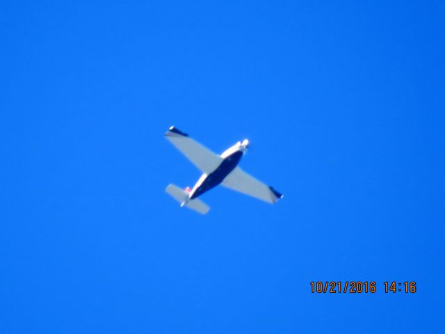 Piper Cherokee (N136HB)