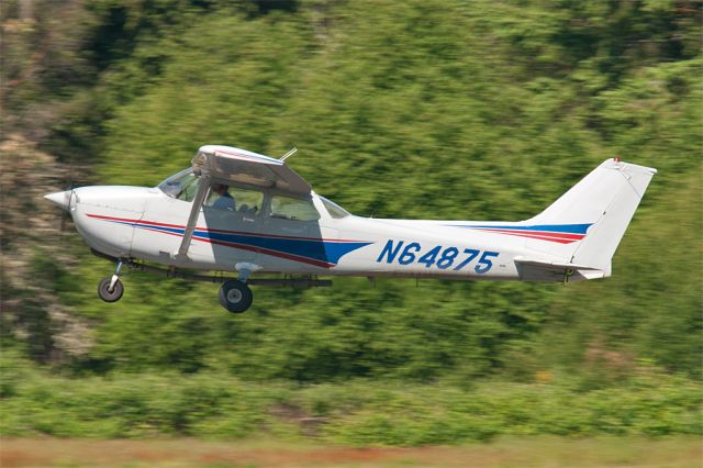 Cessna Skyhawk (N64875)