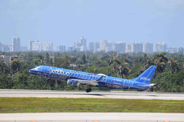 Embraer ERJ-190 (N304JB) - Departing FLL from Rnwy 10R is "BluePrint" photographed on 6/23/17