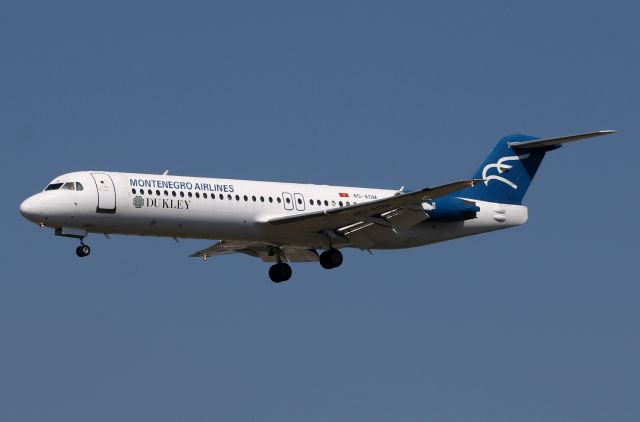 Fokker 100 (4O-AOM)