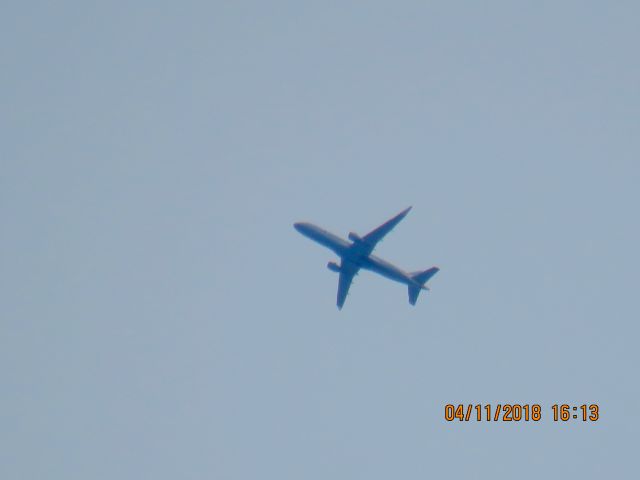 Embraer 175 (N220NN)
