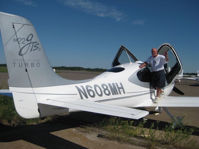 Cirrus SR-22 (N608MH)