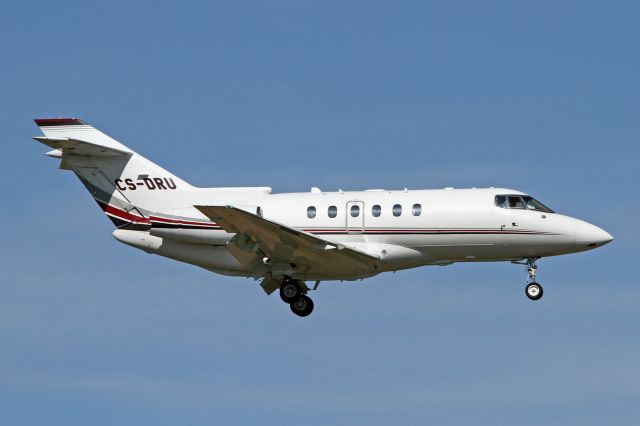 Hawker 800 (CS-DRU)