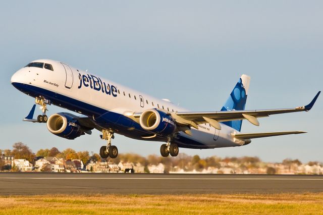 Embraer ERJ-190 (N318JB) - Blue Jean Baby -E190 lifting off RWY27@KBOS Logan !