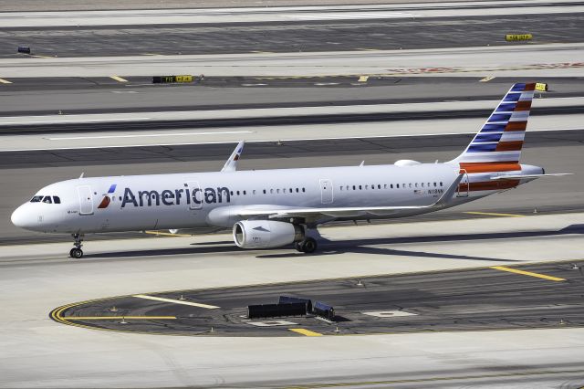 Airbus A321 (N118NN)