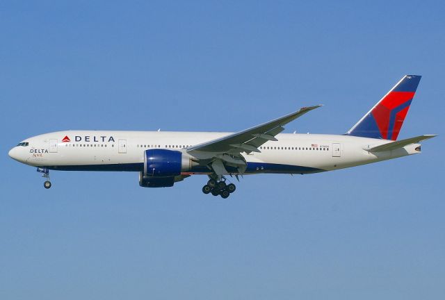 BOEING 777-200LR (N701DN)