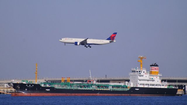 Airbus A330-900 (N409DX)