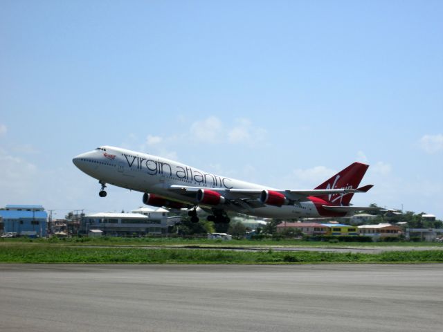 Boeing 747-400 (G-VAST)