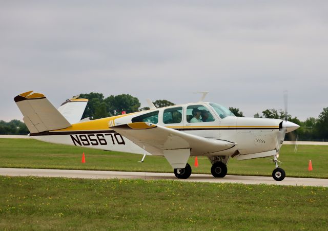 Beechcraft Bonanza (36) (N9567Q)