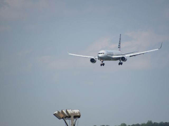 BOEING 767-300 (N399AN) - Sweet American Airlines 767 from Heathrow! (4/2/16)