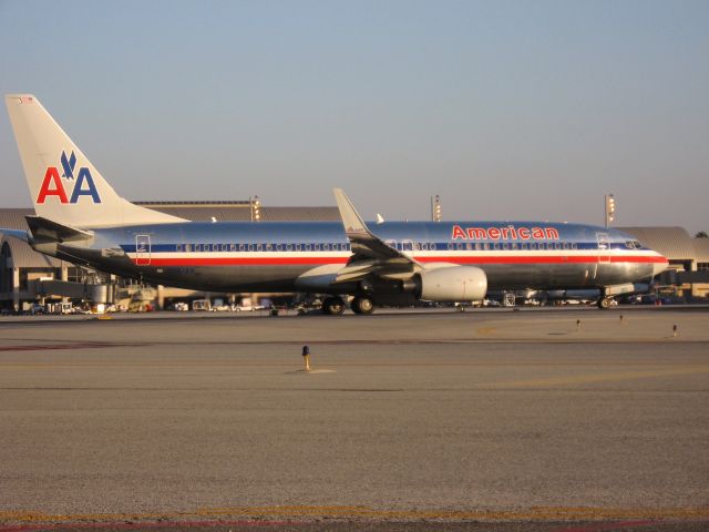 Boeing 737-800 (N987AN) - Holding on RWY 19R