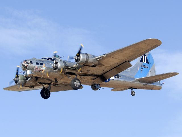 N9323Z — - Sentimental Journey on approach to land on Runway 25 Right