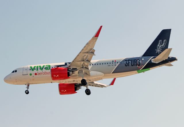 Airbus A320neo (XA-VIW) - Viva Aerobus /  Airbus A320-271N / MSN 9523 / XA-VIW "San Antonio Spurs" / MMMX 01/2023