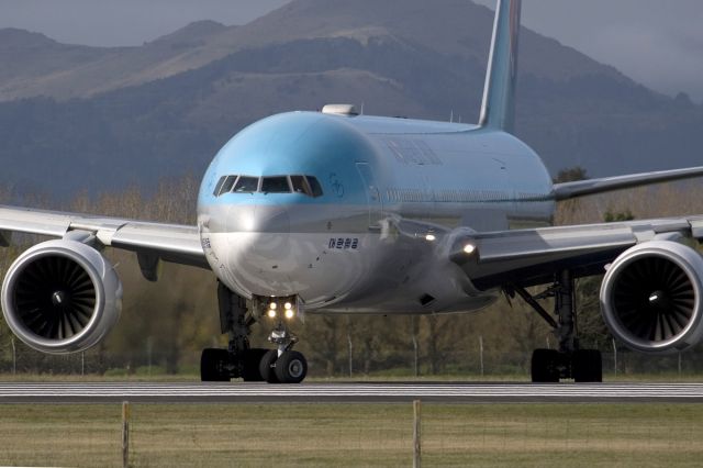Boeing 777-200 (HL7530)